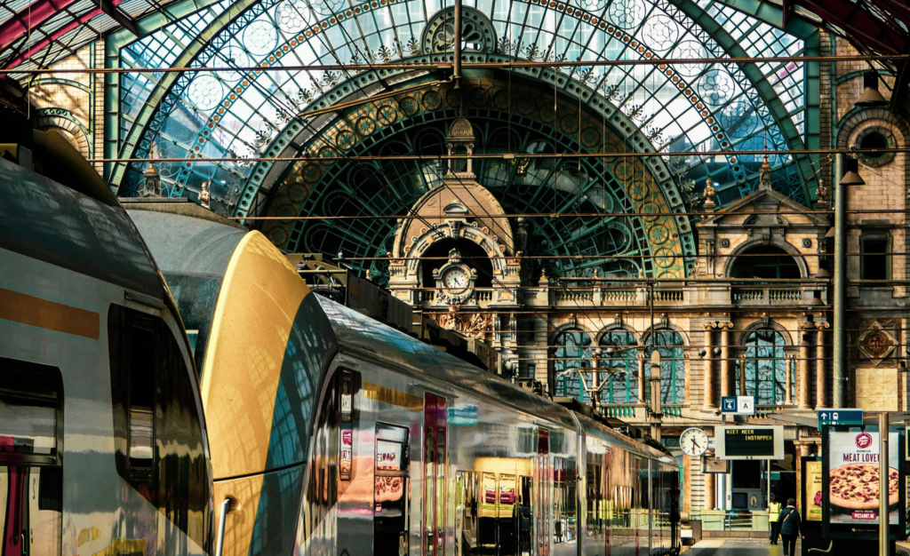 Taxi Flanders | Taxi & Luchthavenvervoer Menen, Kortrijk & Waregem Station vervoer